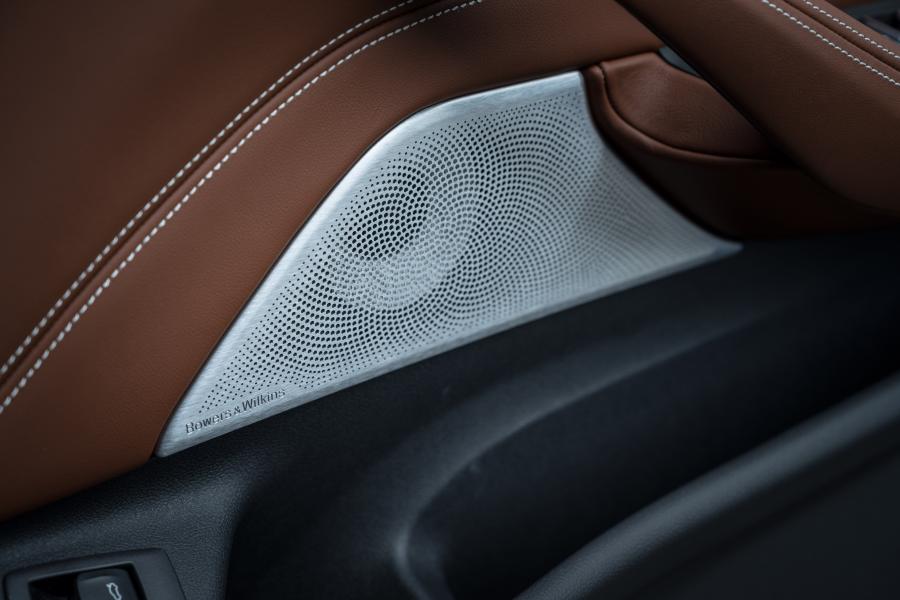Детали интерьера BMW 540i Sedan M Sport (G30) 2017 года  (JP) (фото 12 из 21)